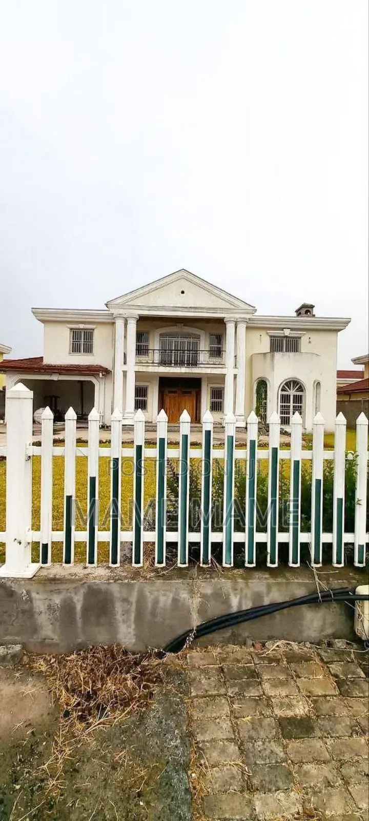 5bdrm House in Tafo Ccd Area, Bole for sale