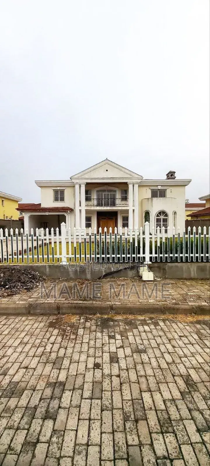 5bdrm House in Tafo Ccd Area, Bole for sale