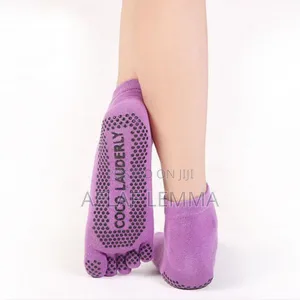 Photo - 1pair Non-Slip Sweat-Absorbenr Yoga Socks Split Toe Socks