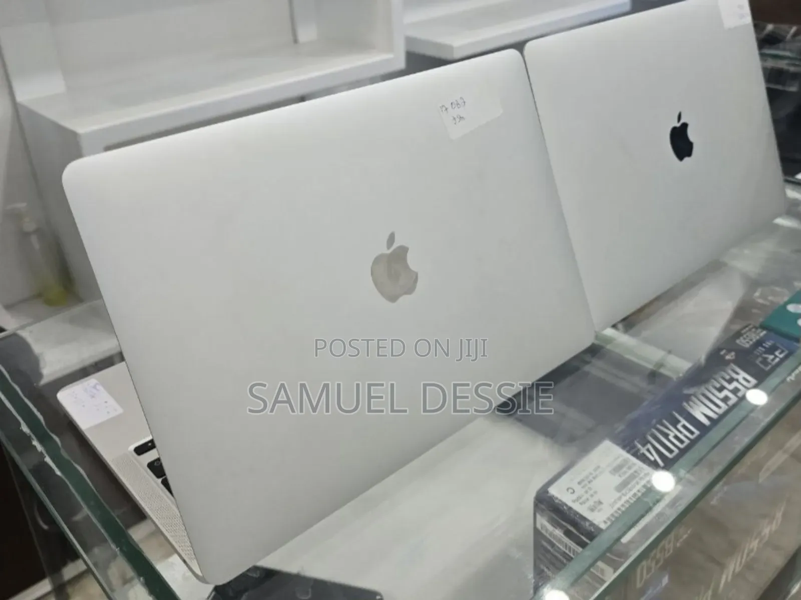 New Laptop Apple MacBook Pro 2020 M1 8GB Apple M1 SSD 256GB