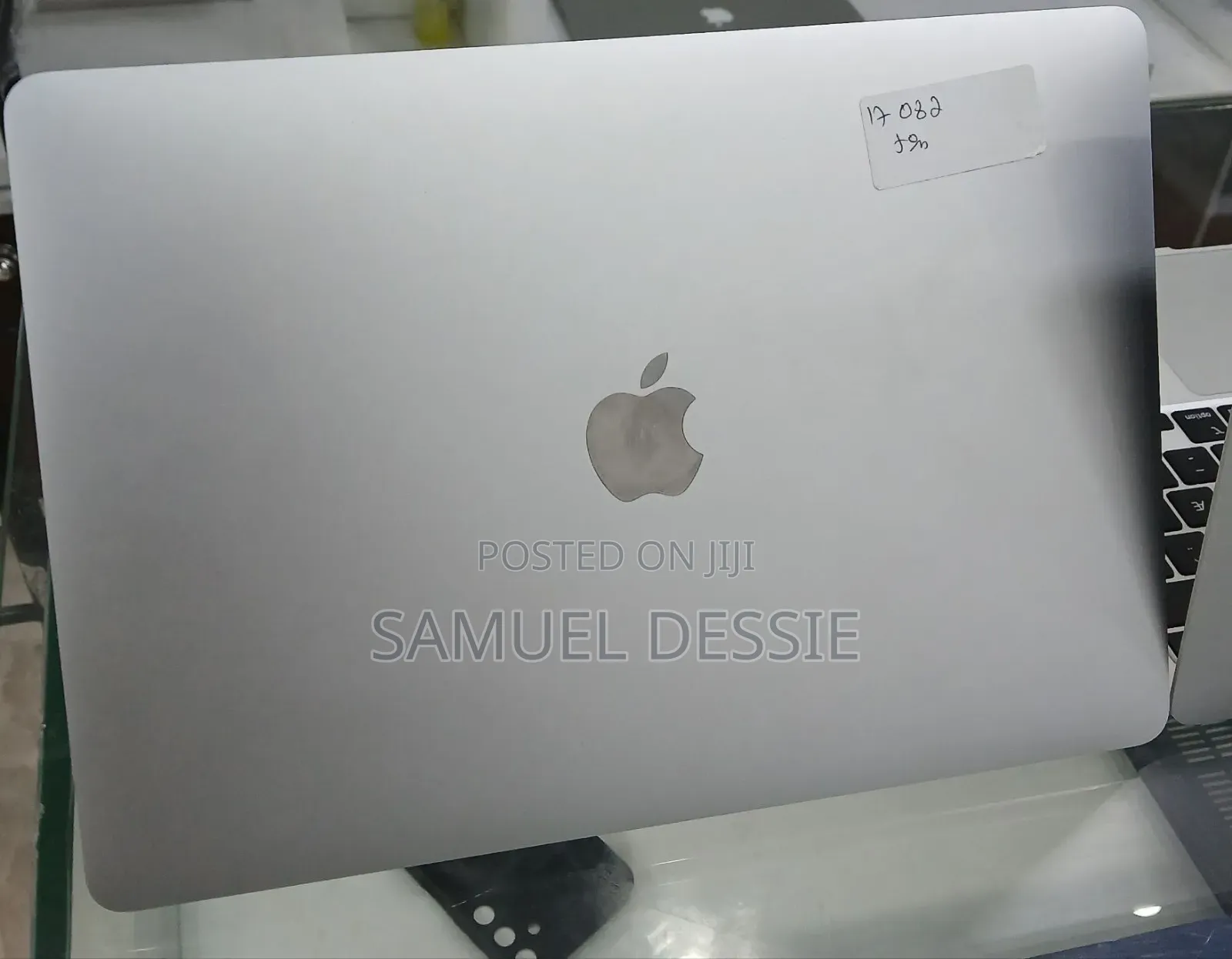 New Laptop Apple MacBook Pro 2020 M1 8GB Apple M1 SSD 256GB