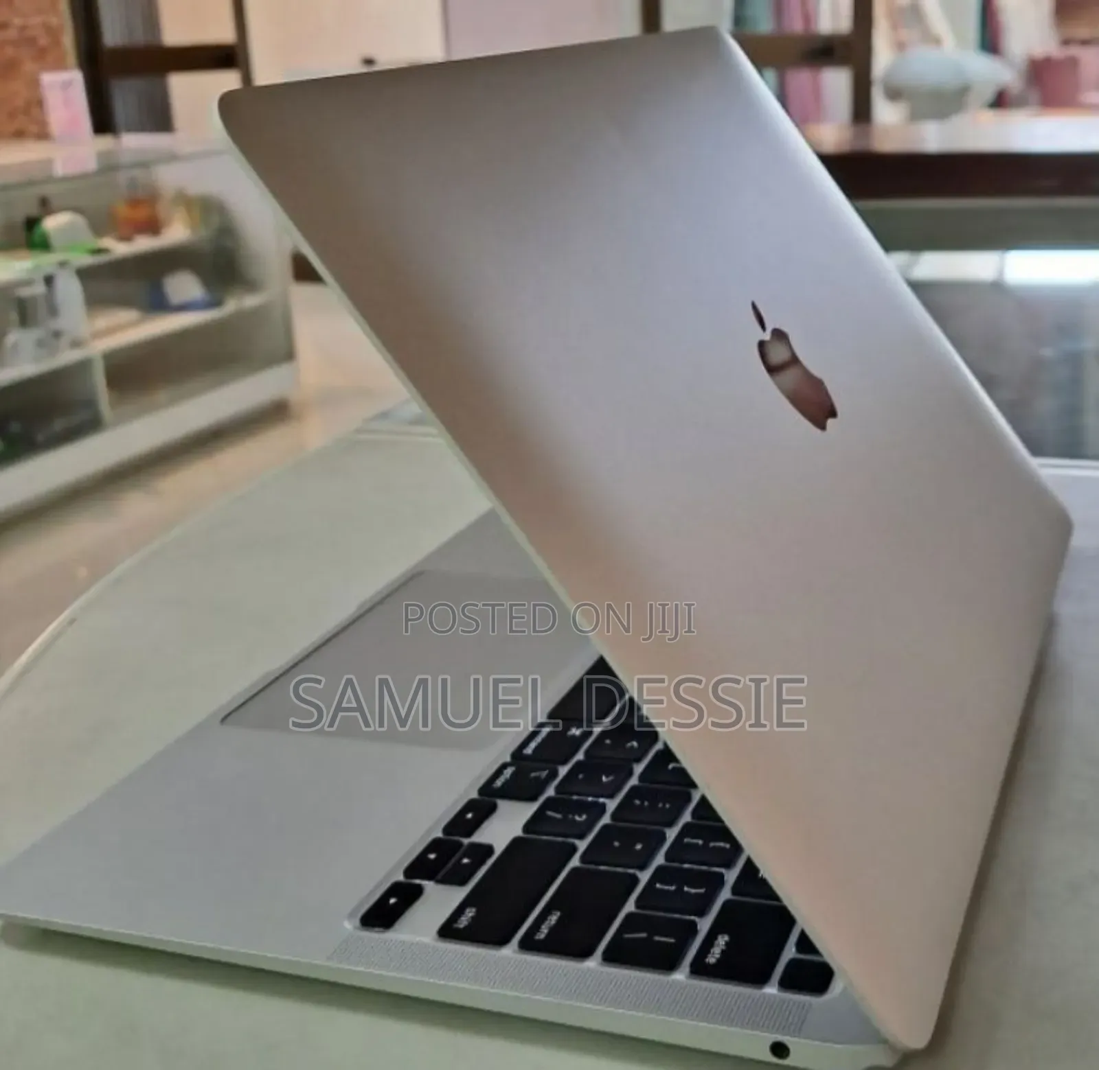 New Laptop Apple MacBook Air 2020 M1 8GB Apple M1 SSD 256GB