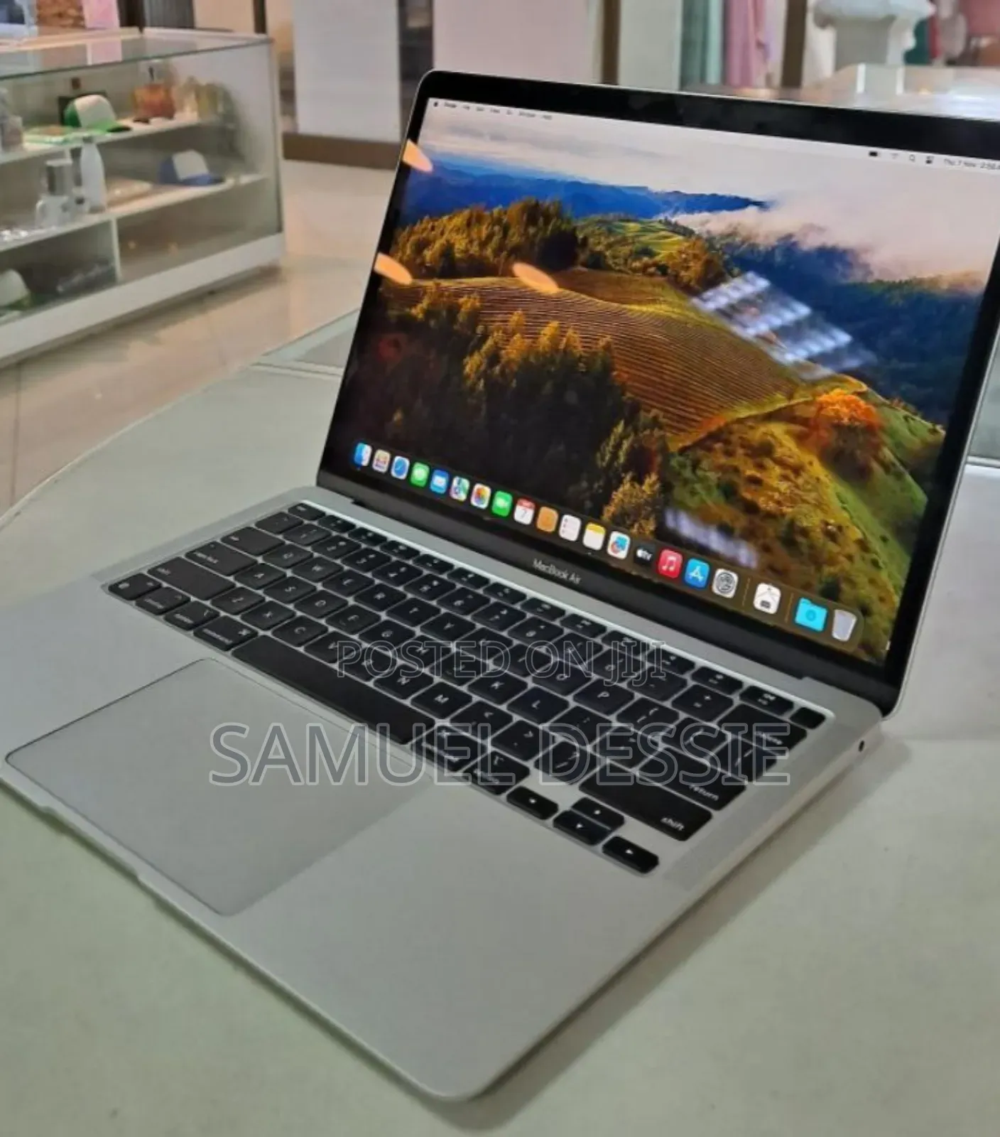 New Laptop Apple MacBook Air 2020 M1 8GB Apple M1 SSD 256GB