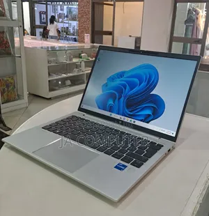 New Laptop HP EliteBook 830 G9 16GB Intel Core I5 SSD 512GB