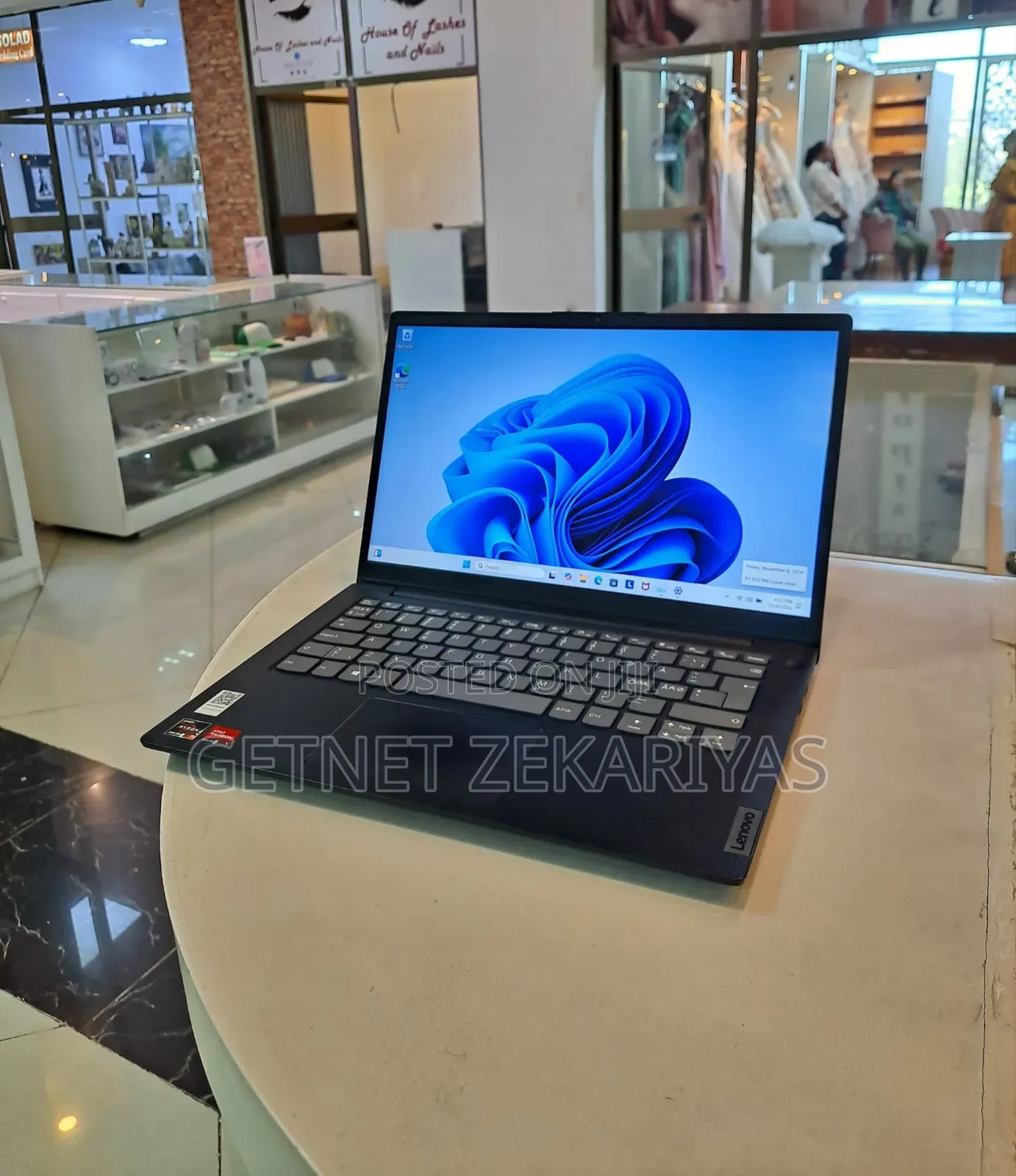 New Laptop Lenovo IdeaPad 520 8GB AMD Ryzen 3 SSD 256GB