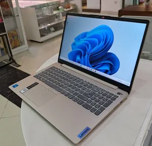 Photo - New Laptop Lenovo Ideapad 3 8GB Intel Core I3 SSD 256GB