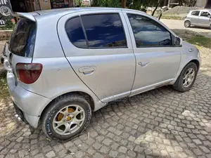 Toyota Vitz 2000 Silver