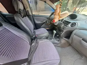 Toyota Vitz 2000 Silver