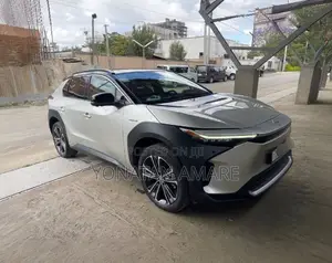 Toyota bZ4X 71.4 kWh FWD 2023 Silver