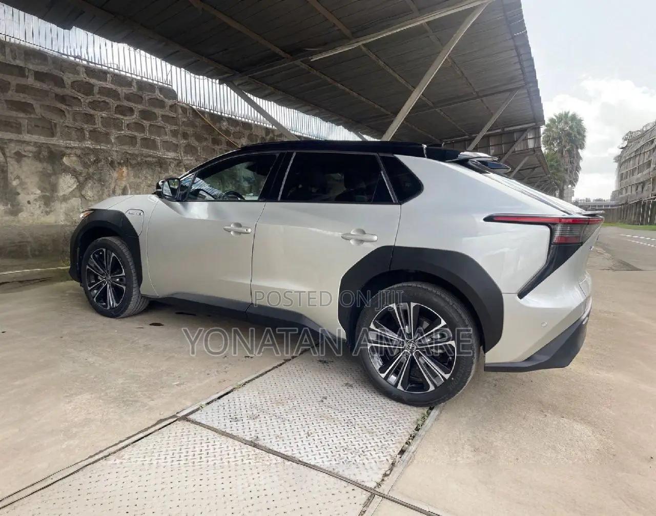 Toyota bZ4X 71.4 kWh FWD 2023 Silver