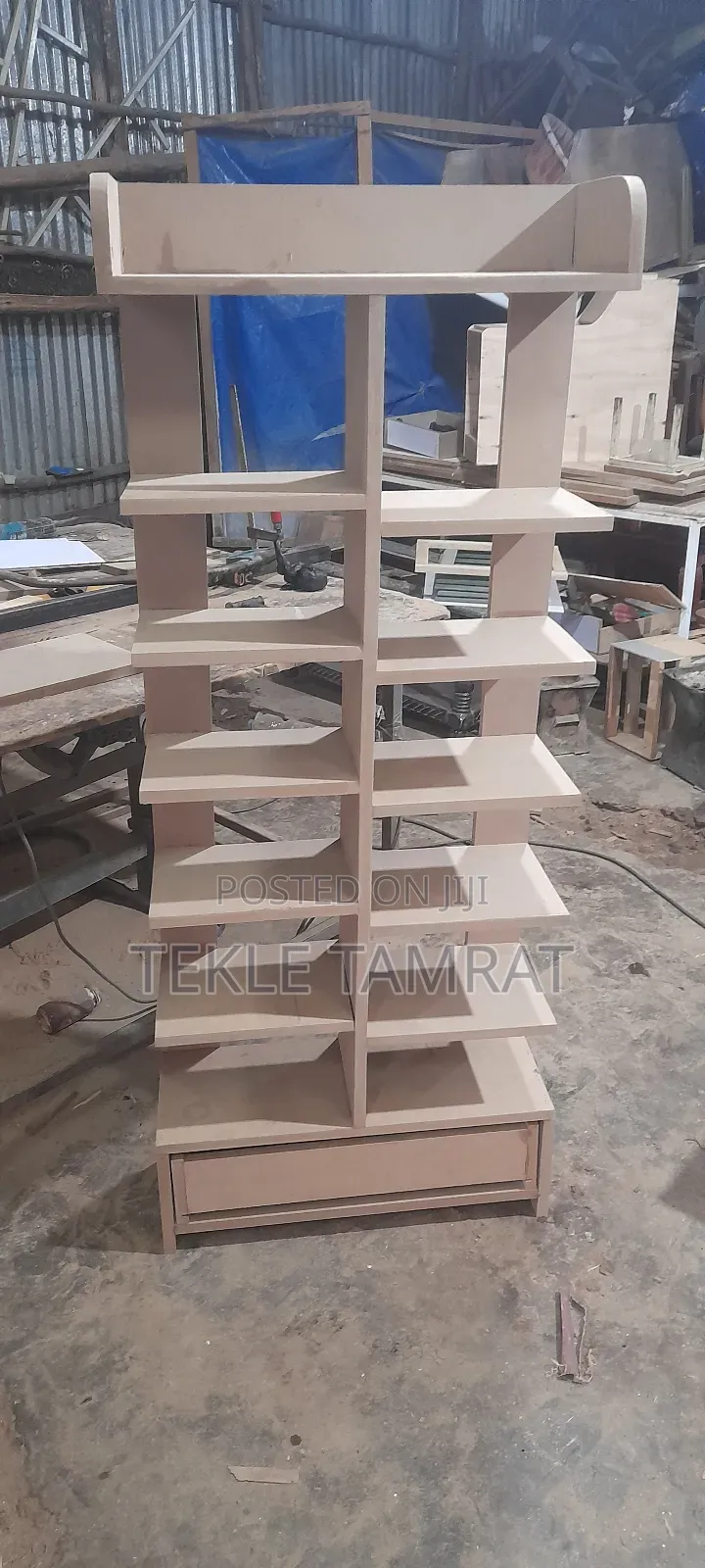 ለተለያዩ አገልግሎቶች የሚውል ሼልፍ