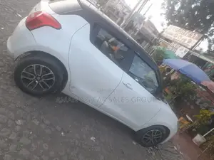 Suzuki Swift 2022 White