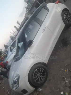 Suzuki Swift 2022 White