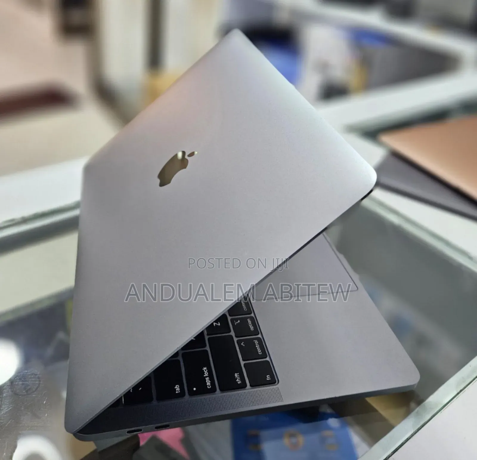 New Laptop Apple MacBook Pro 2020 8GB Intel Core I5 SSD 256GB
