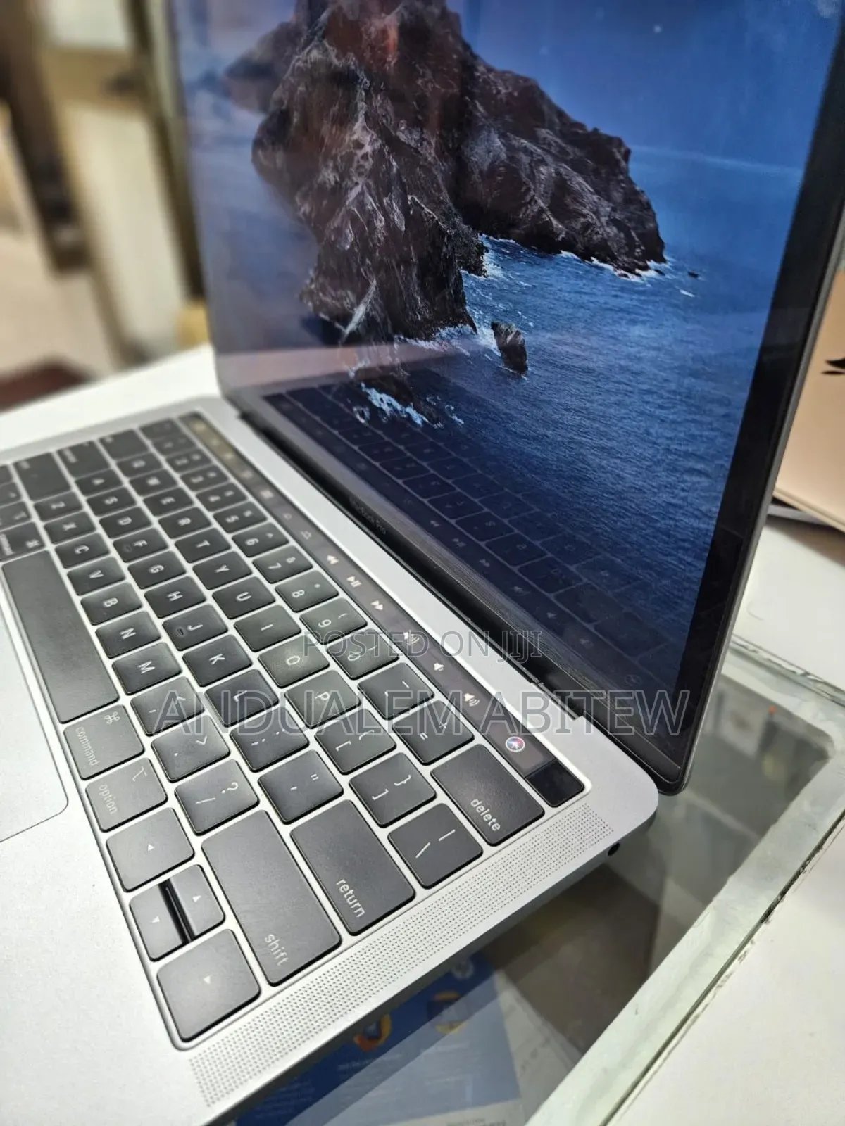 New Laptop Apple MacBook Pro 2020 8GB Intel Core I5 SSD 256GB