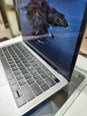 New Laptop Apple MacBook Pro 2020 8GB Intel Core I5 SSD 256GB