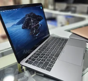 New Laptop Apple MacBook Pro 2020 8GB Intel Core I5 SSD 256GB