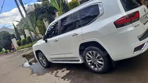 Photo - New Toyota Land Cruiser 2023 White