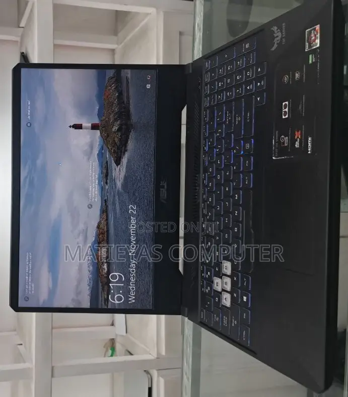 New Laptop Asus 8GB AMD Ryzen 5 SSD 256GB