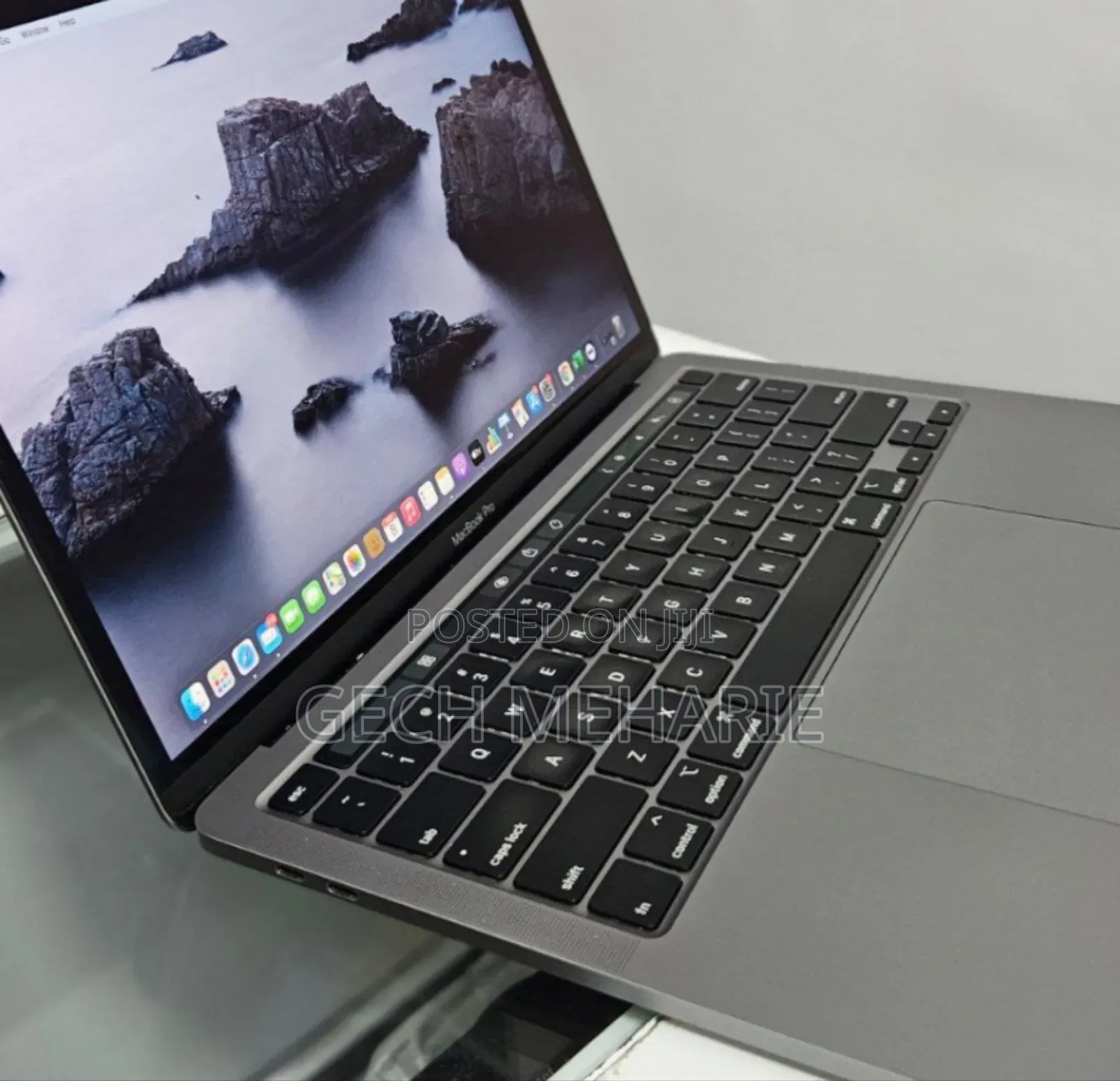 New Laptop Apple MacBook Pro 2019 8GB Intel Core I5 SSD 256GB