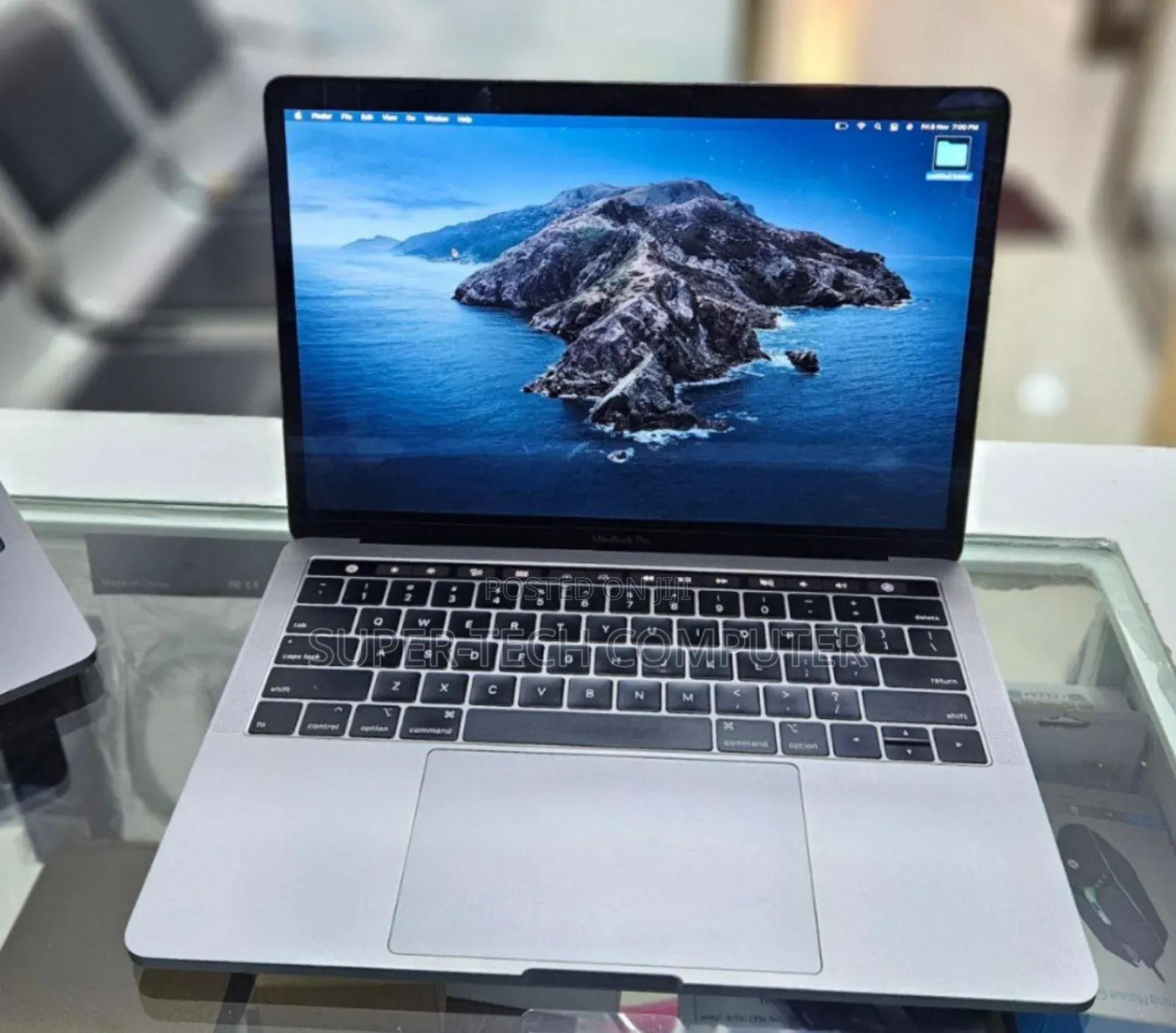 New Laptop Apple MacBook Pro 2020 8GB Intel Core I5 SSD 256GB