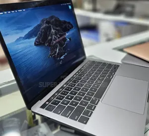 New Laptop Apple MacBook Pro 2020 8GB Intel Core I5 SSD 256GB