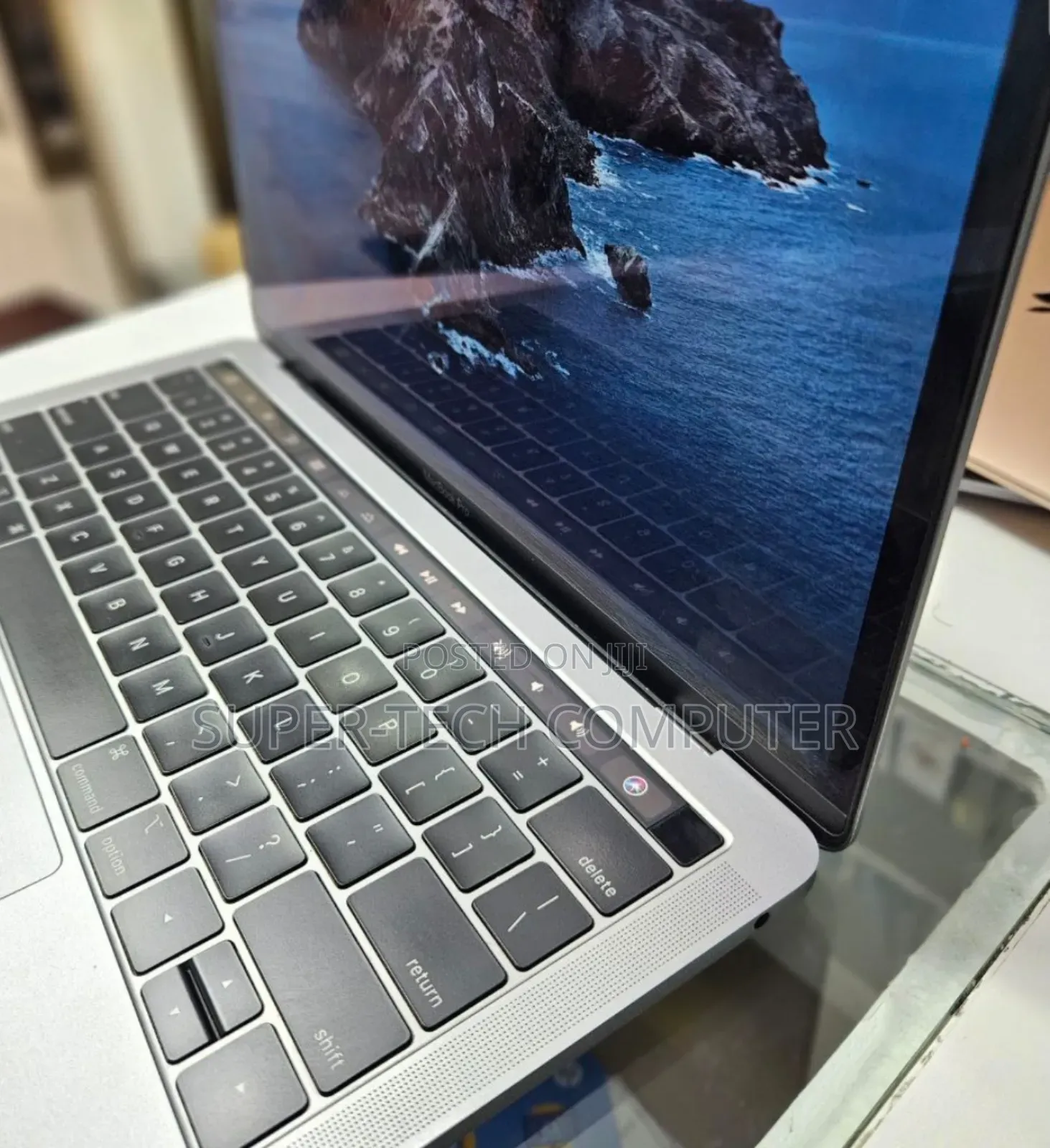 New Laptop Apple MacBook Pro 2020 8GB Intel Core I5 SSD 256GB