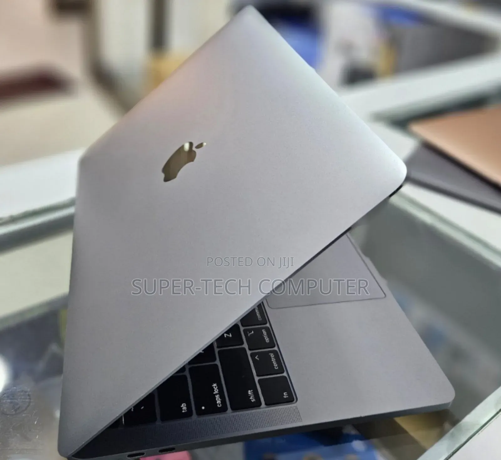 New Laptop Apple MacBook Pro 2020 8GB Intel Core I5 SSD 256GB
