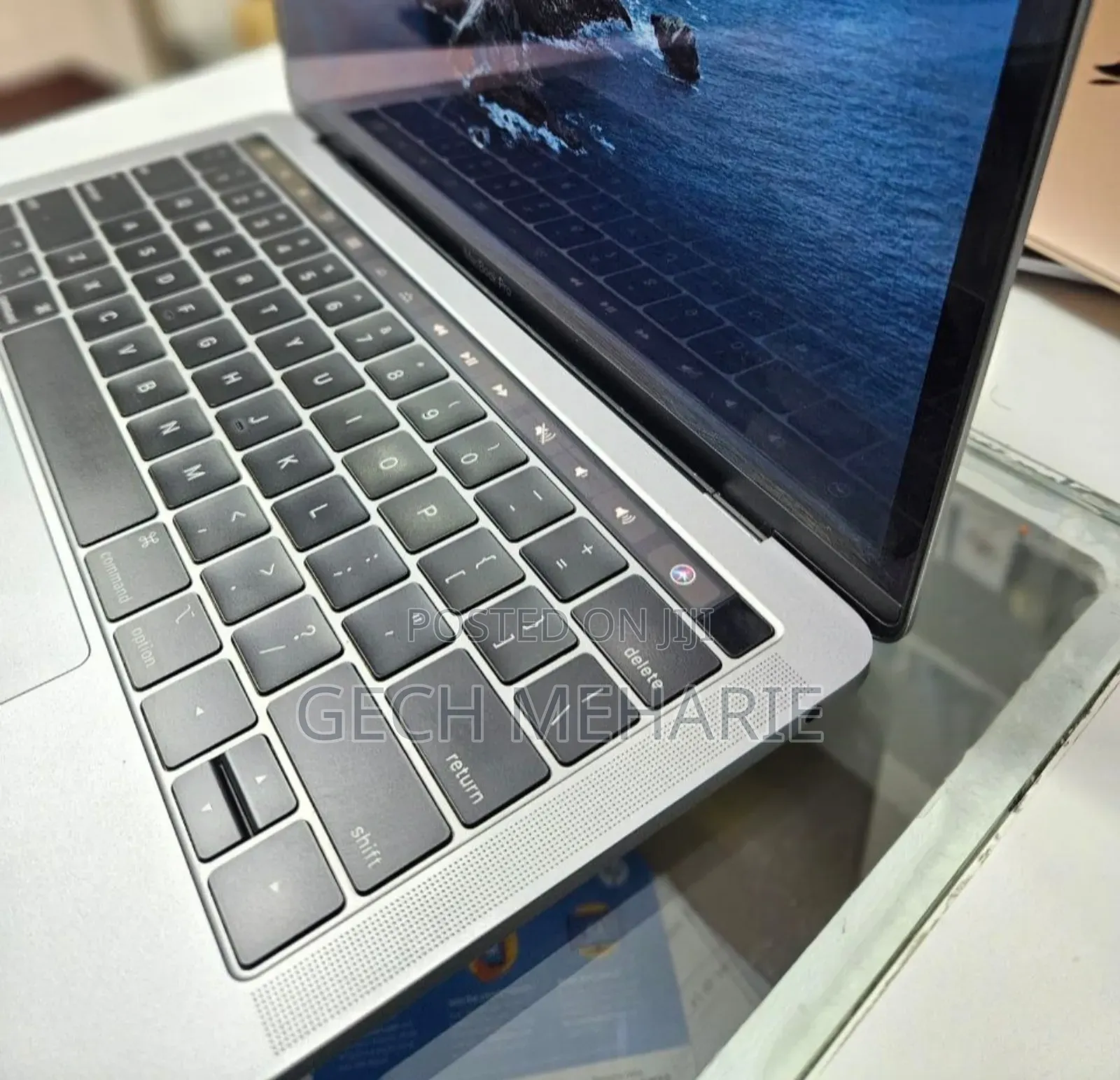 New Laptop Apple MacBook Pro 2020 8GB Intel Core I5 SSD 256GB