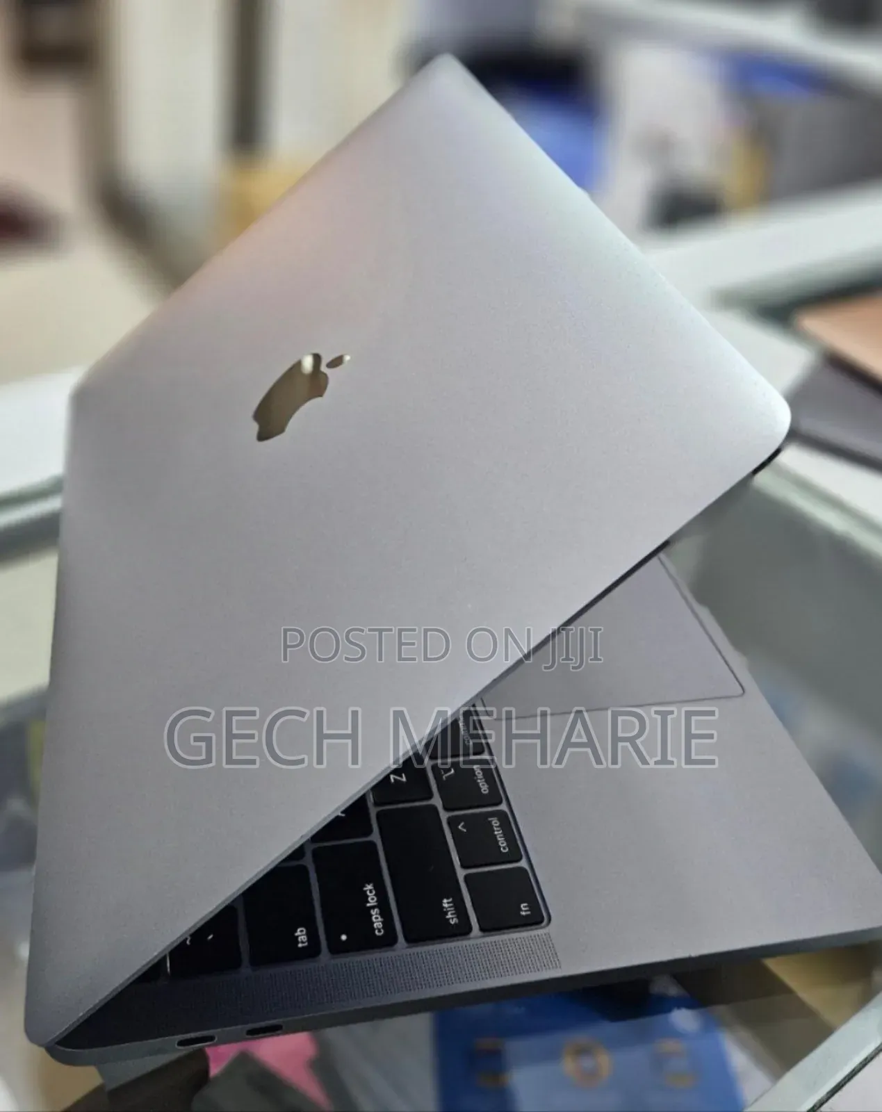 New Laptop Apple MacBook Pro 2020 8GB Intel Core I5 SSD 256GB