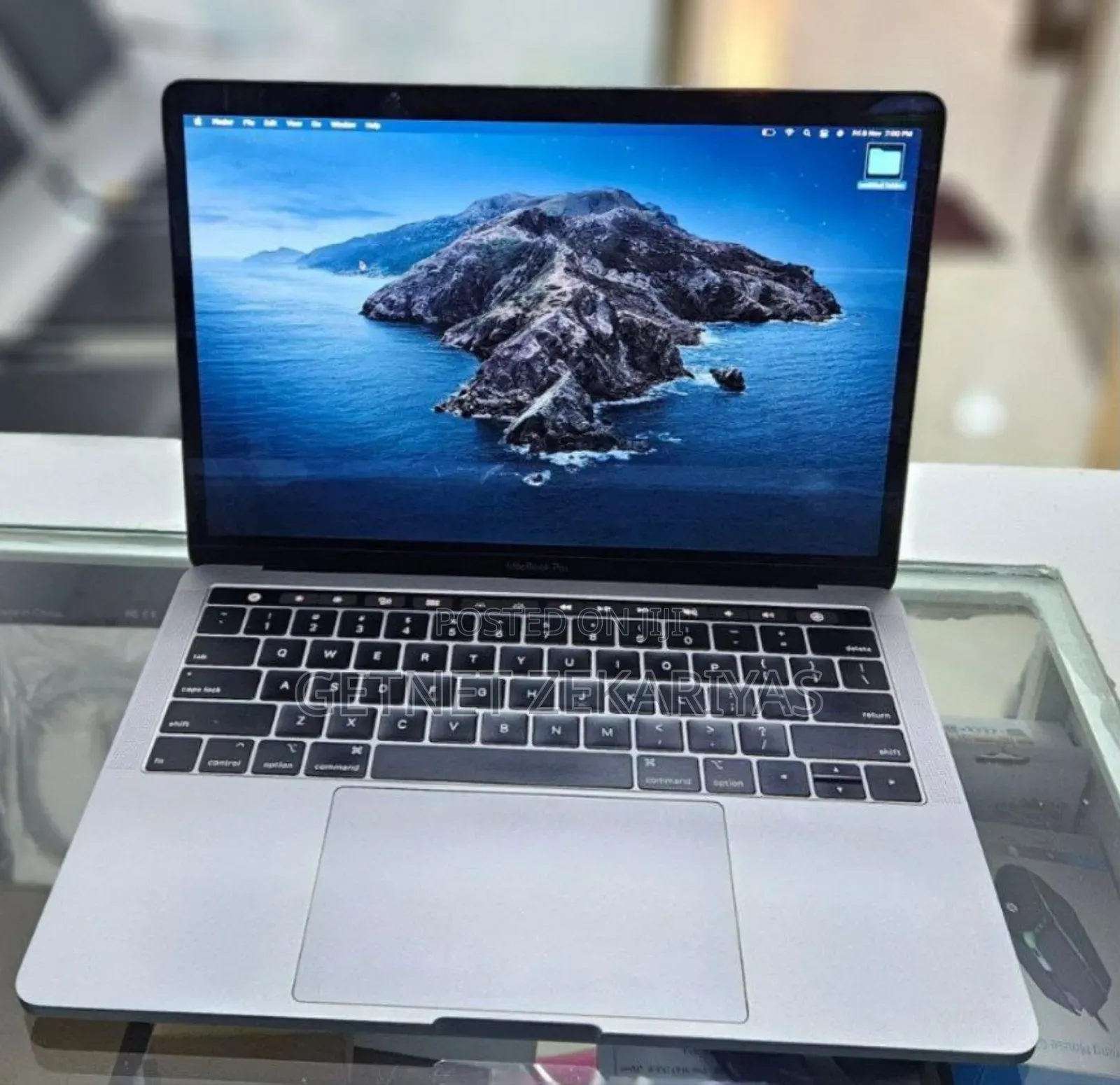 New Laptop Apple MacBook Pro 2020 8GB Intel Core I5 SSD 256GB