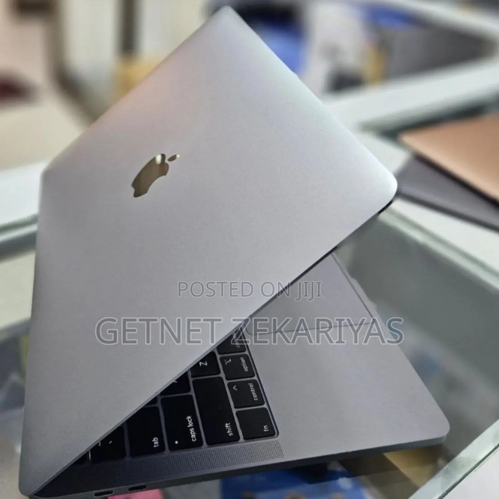 New Laptop Apple MacBook Pro 2020 8GB Intel Core I5 SSD 256GB