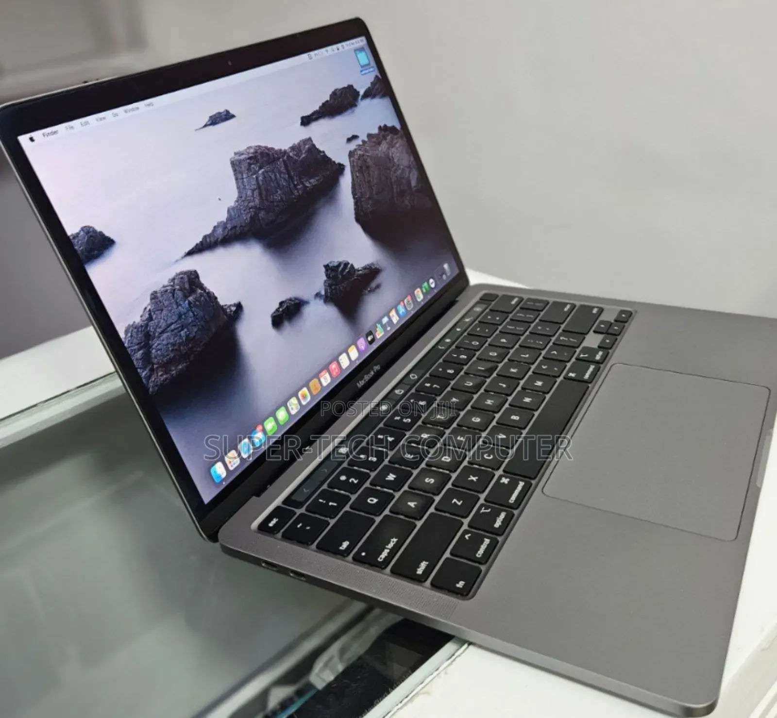 New Laptop Apple MacBook Pro 2019 8GB Intel Core I5 SSD 256GB
