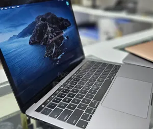 Photo - New Laptop Apple MacBook Pro 2020 8GB Intel Core I5 SSD 256GB