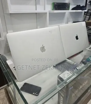 New Laptop Apple MacBook Pro 2020 M1 8GB Apple M1 Pro SSD 256GB