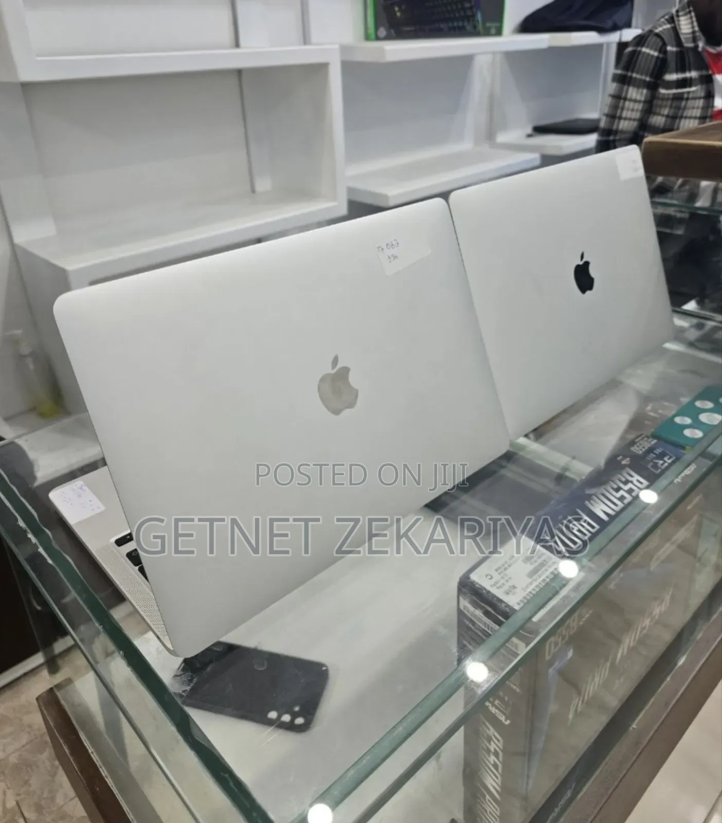 New Laptop Apple MacBook Pro 2020 M1 8GB Apple M1 Pro SSD 256GB