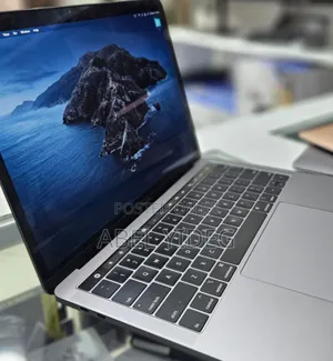 New Laptop Apple MacBook Pro 2020 8GB Intel Core I5 SSD 256GB