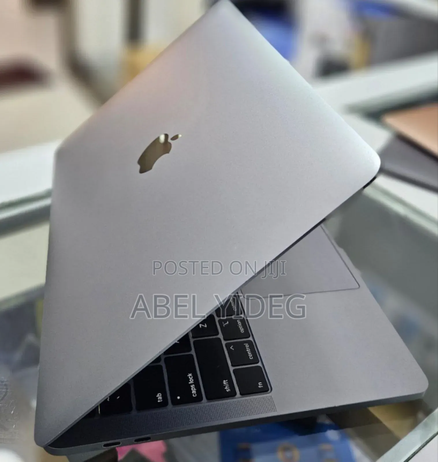New Laptop Apple MacBook Pro 2020 8GB Intel Core I5 SSD 256GB