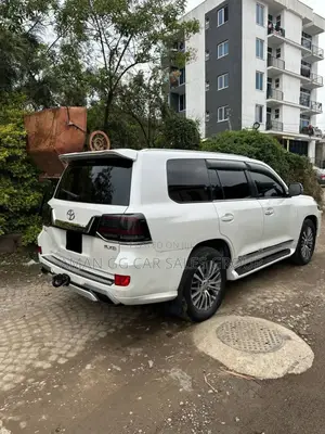 Toyota Land Cruiser 2012 White