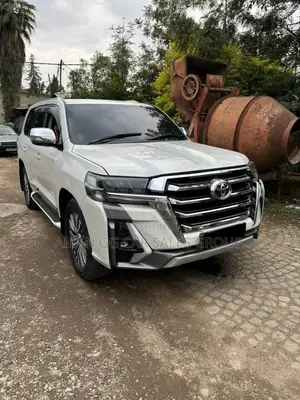 Toyota Land Cruiser 2012 White