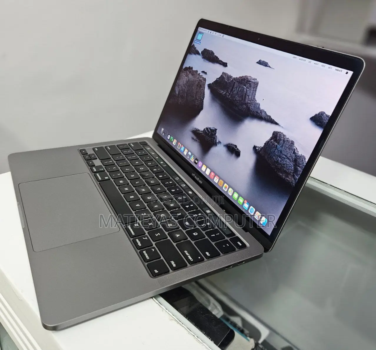 New Laptop Apple MacBook Pro 2019 8GB Intel Core I5 SSD 256GB