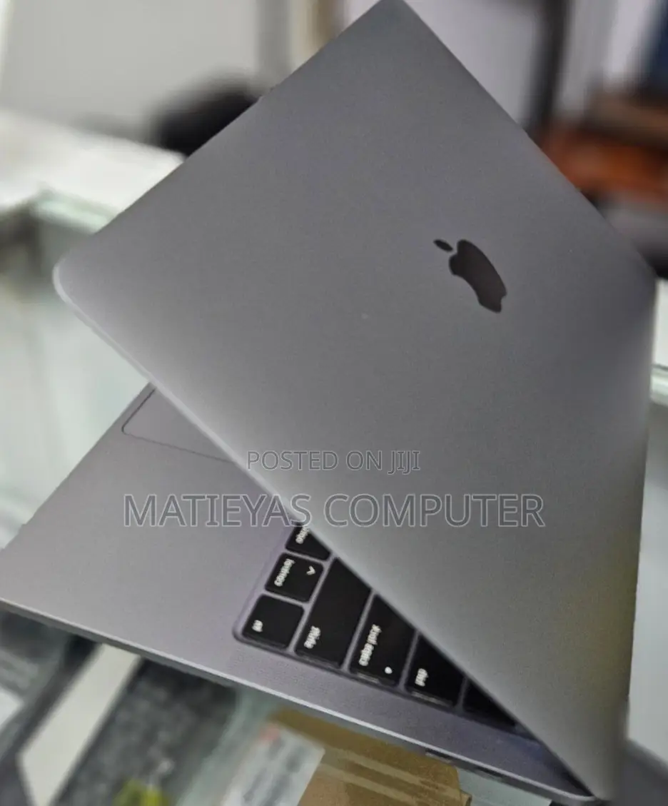 New Laptop Apple MacBook Pro 2019 8GB Intel Core I5 SSD 256GB