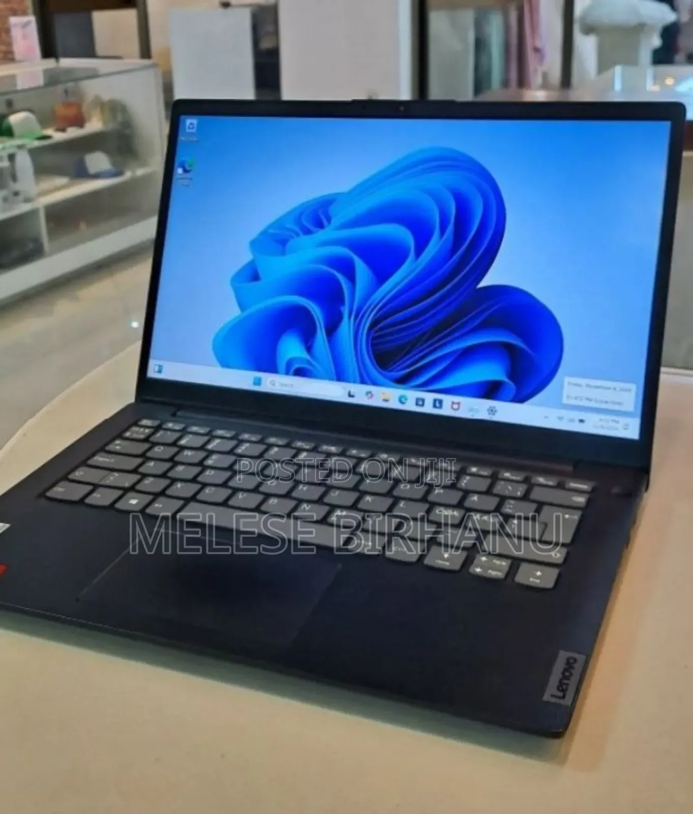 New Laptop Lenovo IdeaPad 300 8GB AMD Ryzen 3 SSD 256GB