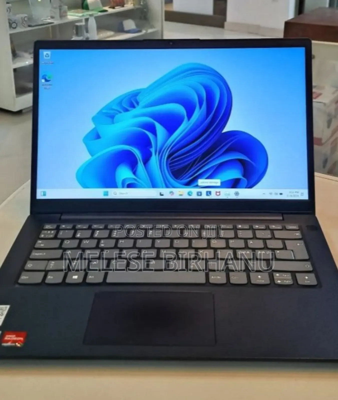 New Laptop Lenovo IdeaPad 300 8GB AMD Ryzen 3 SSD 256GB
