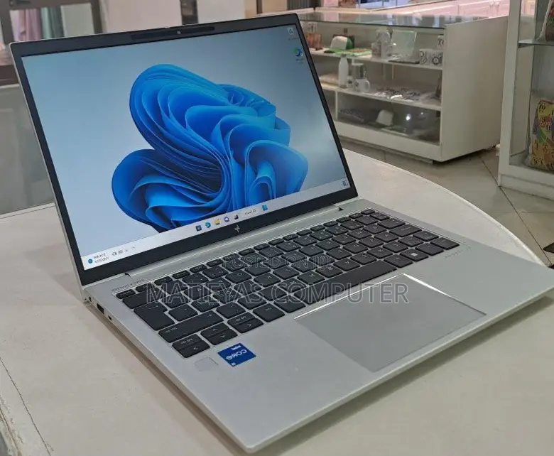 New Laptop HP EliteBook 830 G9 16GB Intel Core I5 SSD 512GB