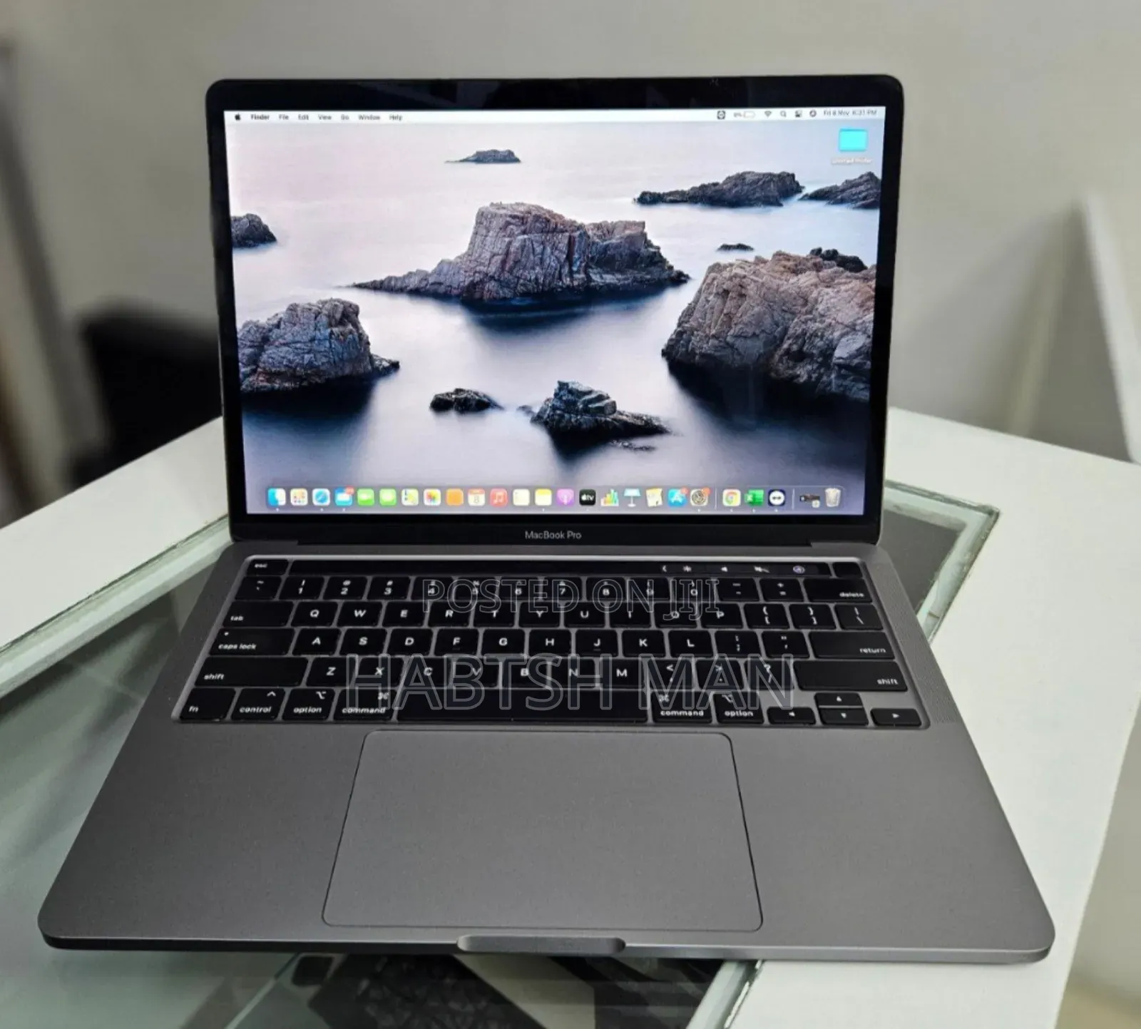 New Laptop Apple MacBook Pro 2019 8GB Intel Core I7 SSD 256GB