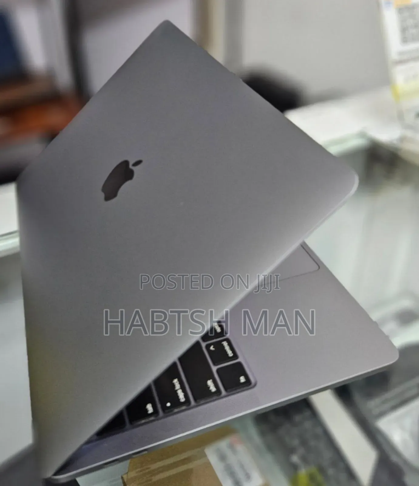 New Laptop Apple MacBook Pro 2019 8GB Intel Core I7 SSD 256GB