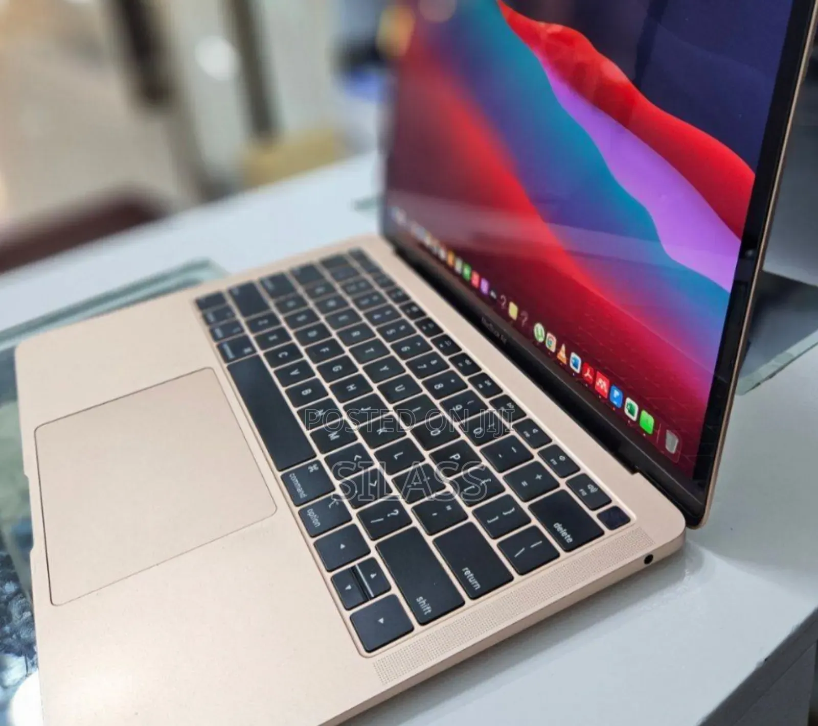 New Laptop Apple MacBook Air 2019 8GB Intel Core I5 SSD 256GB