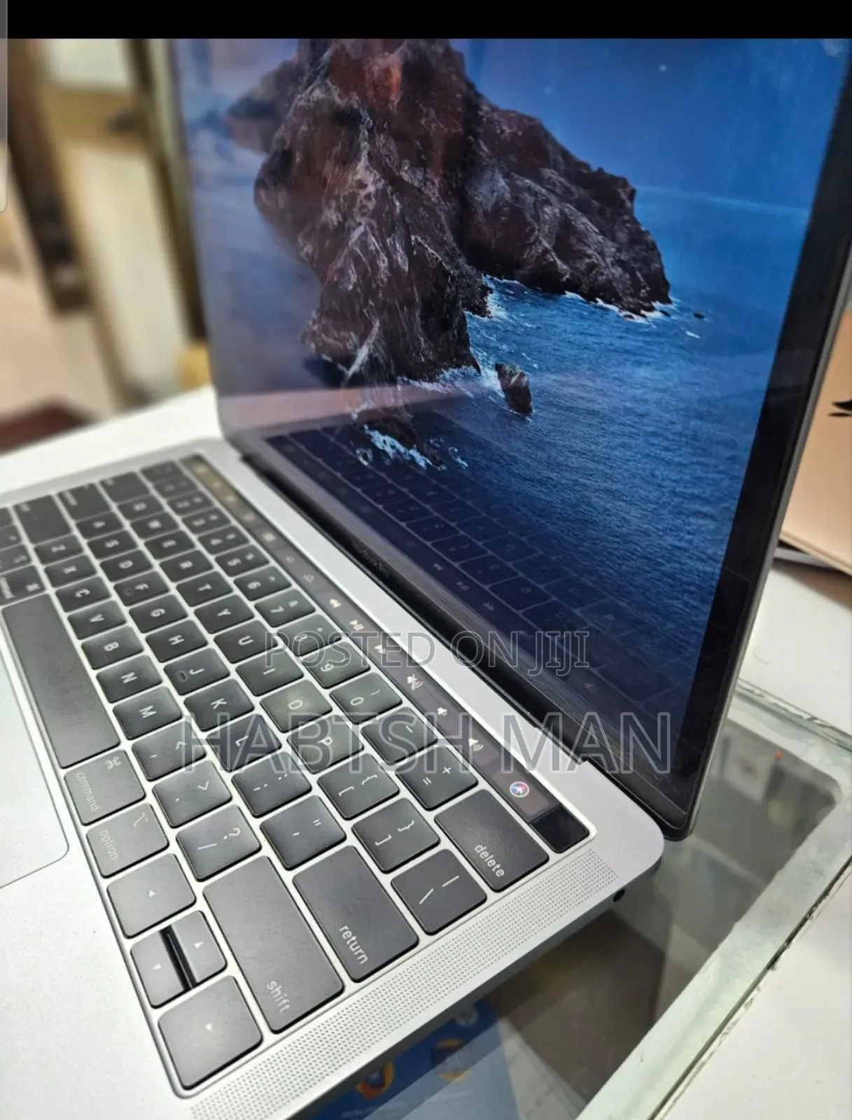 New Laptop Apple MacBook Pro 2020 8GB Intel Core I5 SSD 256GB