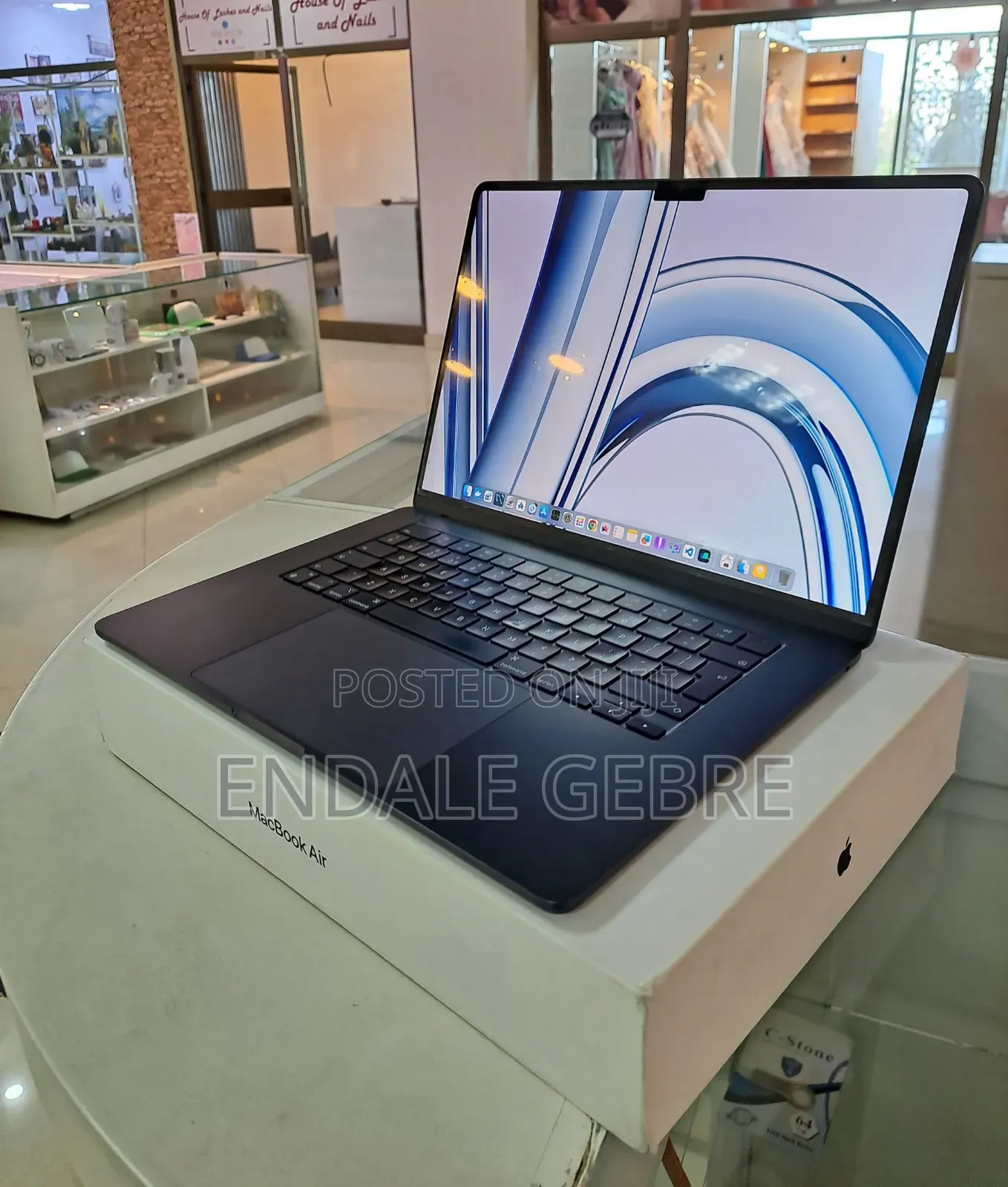 New Laptop Apple MacBook Air 2023 M2 8GB Apple M2 SSD 512GB